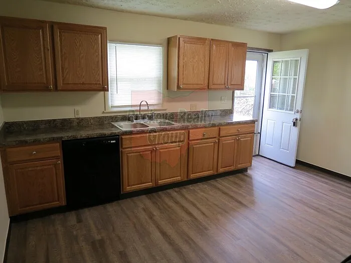 2 bed, 1.0 bath, 900 sqft, $1,275 — Photo 4