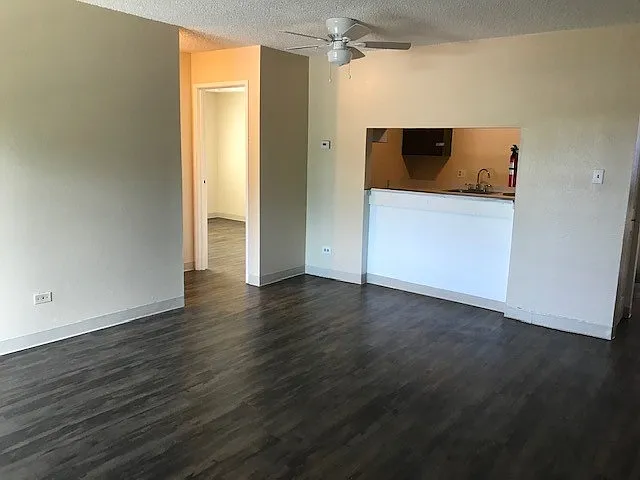 1829 Warren Ave — Photo 17