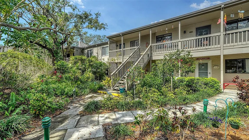 2 bed, 2.0 bath, 1424 sqft, $2,250 — Photo 1