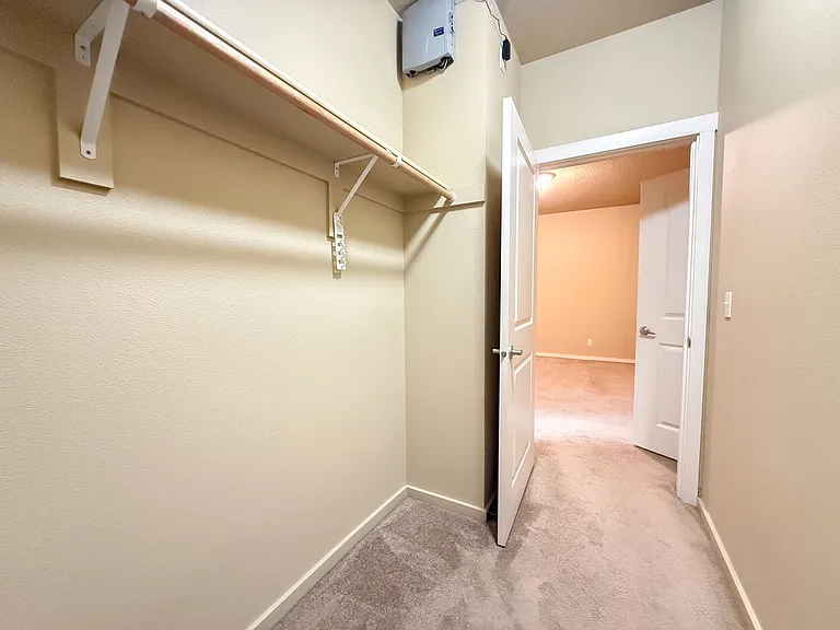 Catron Apartments - 1-3 Bedrooms 2 Bathrooms with In Unit Washer/Dryer and Internet — Photo 49