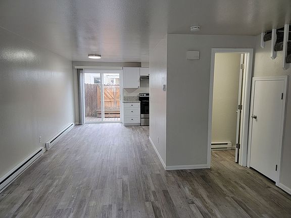2nd image of 1622 College St #1624