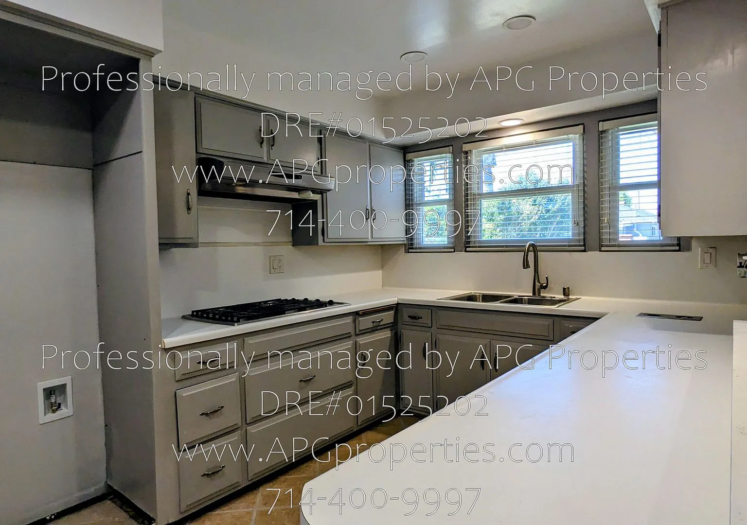 Newly updated 3 bedroom / 2 bathroom house with a 2 car garage in South Whittier — Photo 4