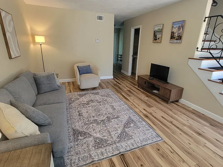 1010 Country Club Rd #G1 — Photo 3