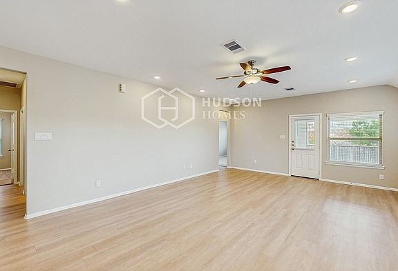 4th image of 355 Jewett Meadow Dr