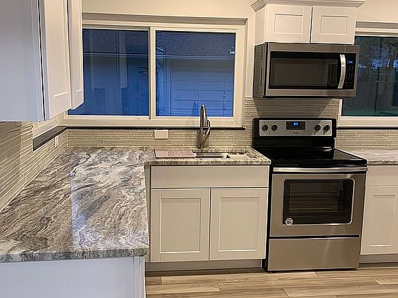 3rd image of 1029 Thruston Dr