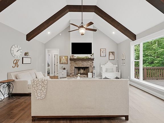 4th image of 557 Knobb Hill Dr NW