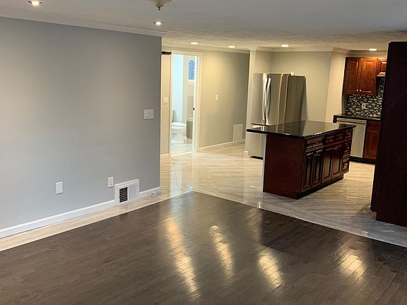 4th image of 9544 Highland Dr