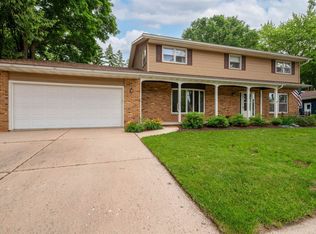 1040 Maricopa Dr, Oshkosh, WI 54904