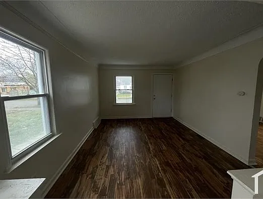 9544 Plainview Ave — Photo 6