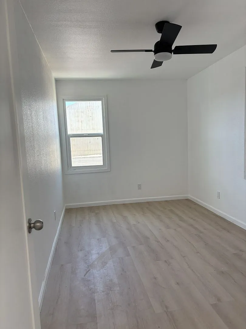 Charming Fully Renovated 1-Bedroom Home Available Now! — Photo 3