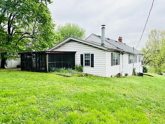 3rd image of 209 Swigert Ave