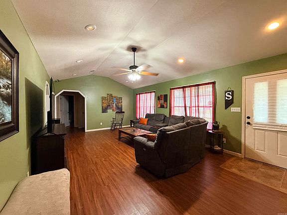 2nd image of 605 Marion St