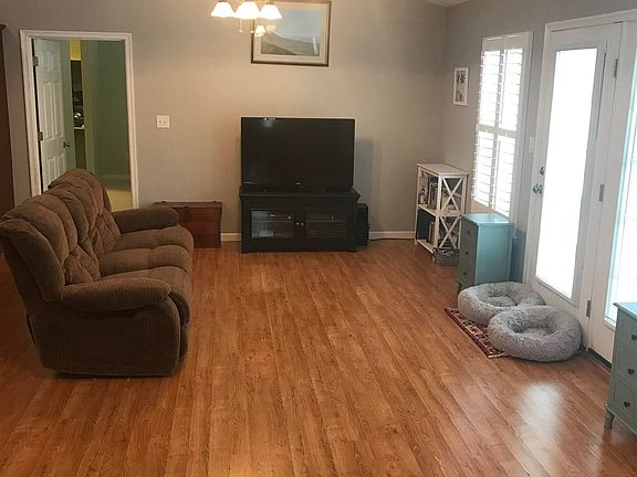 4th image of 136 Falcon Ln