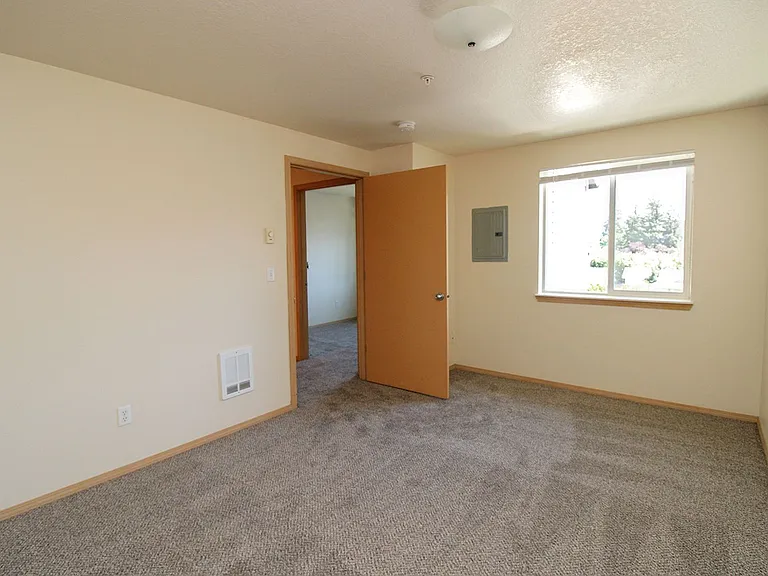 11710 - 11712 SE Powell — Photo 14