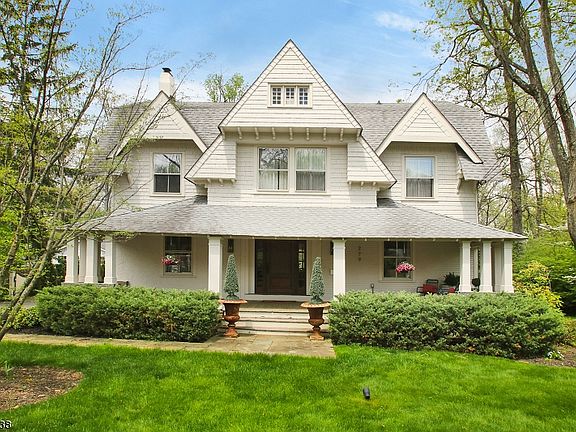 5th image of 279 Roseland Ave