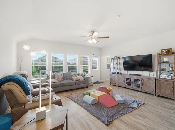 5322 New Iberia Ln, Dickinson, TX 77539