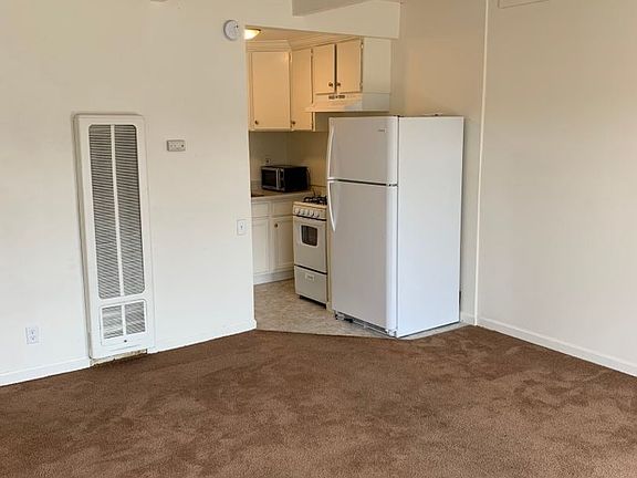 3rd image of 911 Ventura Ave #8