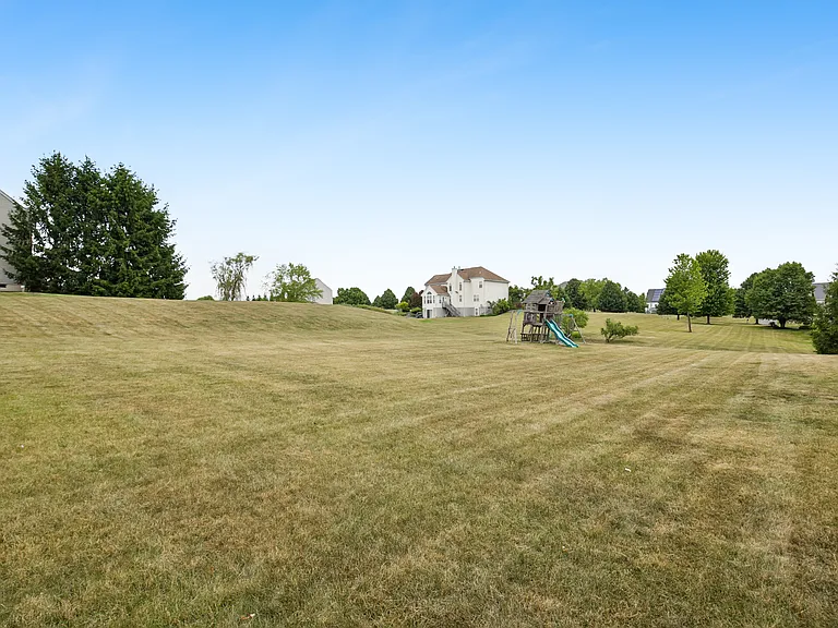 1 Ferris Wheel Dr — Photo 30