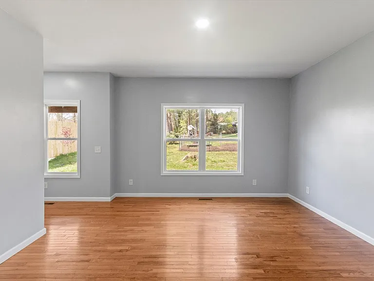 84 Poplar St — Photo 6