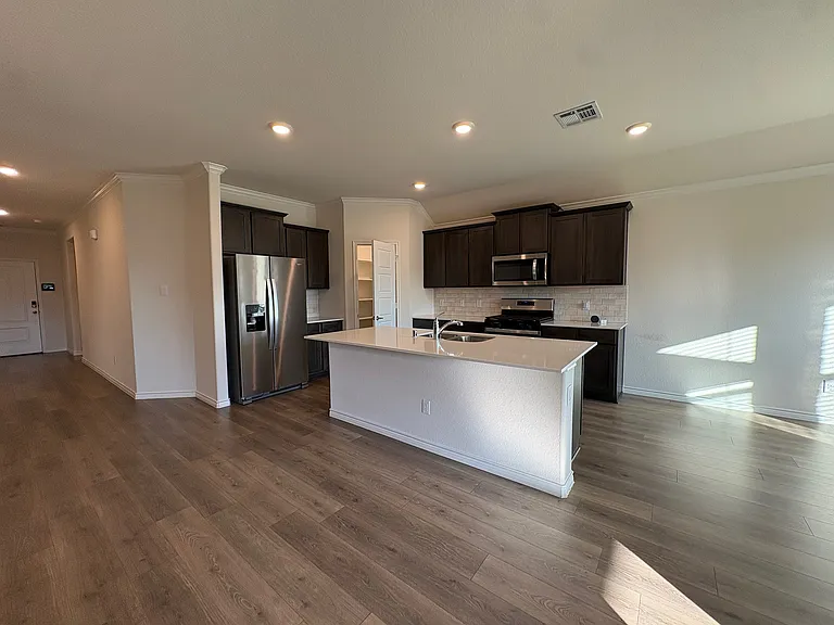 610 Union Dr — Photo 5