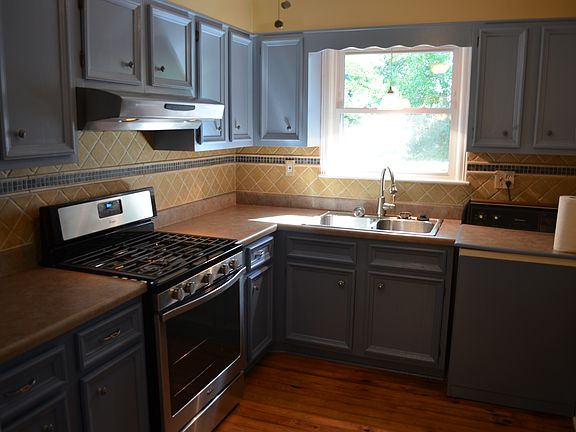 Kitchen stainless appliances