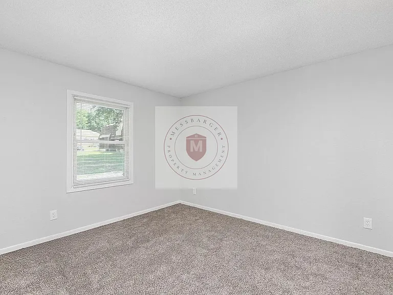 216 NW Vesper St — Photo 10