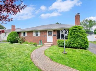 8 Sunset Dr, Enfield, CT 06082