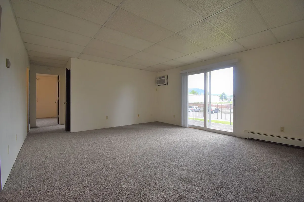 Building Photo - 805 W Villard St #7