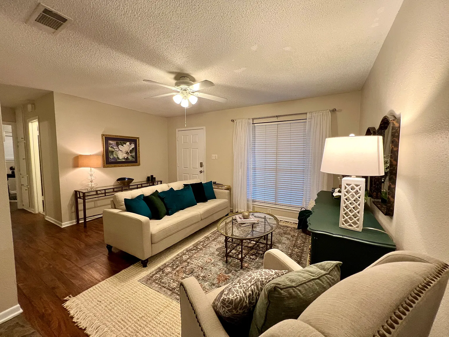 2 bed, 1000 sqft, $1,500 — Photo 2