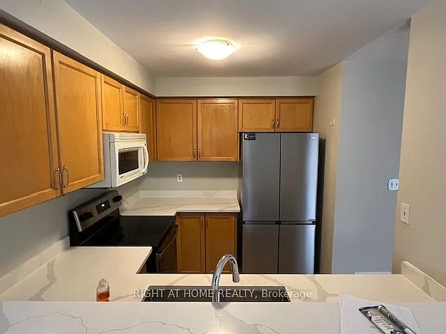 2351 Newcastle Cres — Photo 3