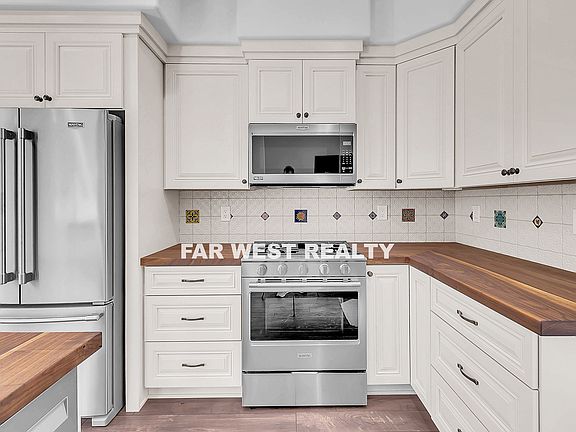 3rd image of 821 Prescott Heights Dr