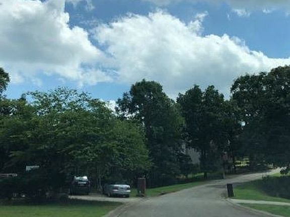 Exterior Neighborhood (street photo)