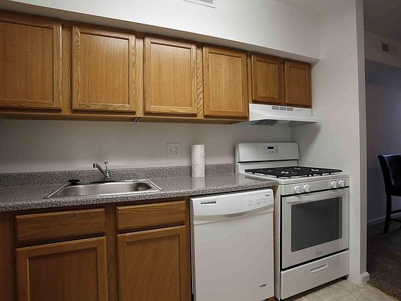 4th image of 294 Merion Ave #2B-1Ba-856Sqft