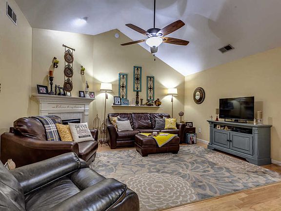 4th image of 6730 La Christa Way
