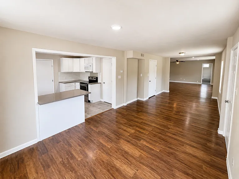 409 Jefferson Ave — Photo 10