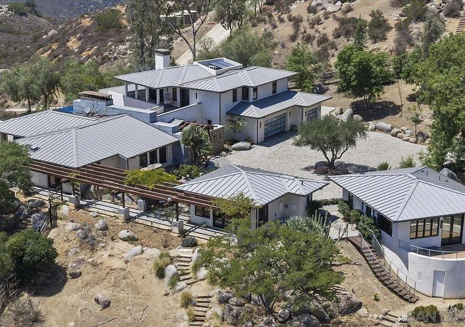 1st image of 20391 Rancho Villa Rd
