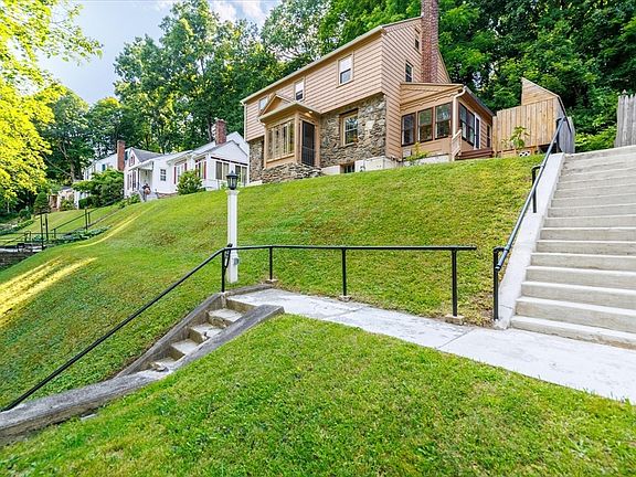 3rd image of 30 Saint Elmo Rd
