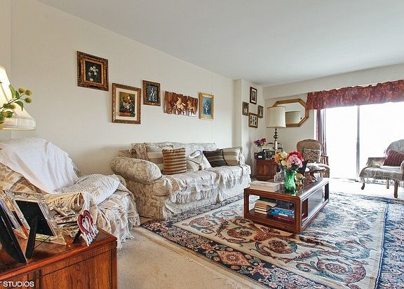 3rd image of 7061 N Kedzie Ave Suite 1210