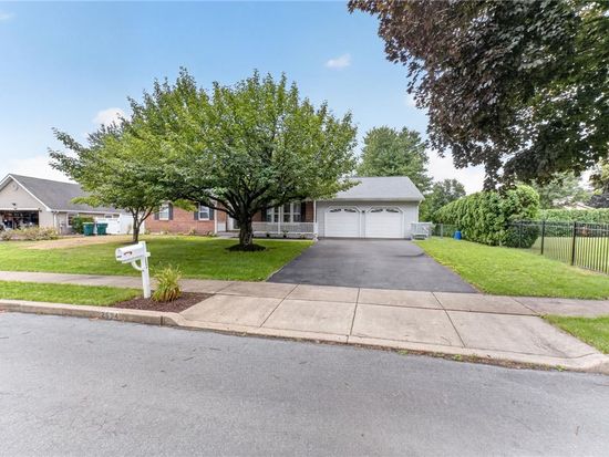 2694 Peggy St, Easton, PA 18045