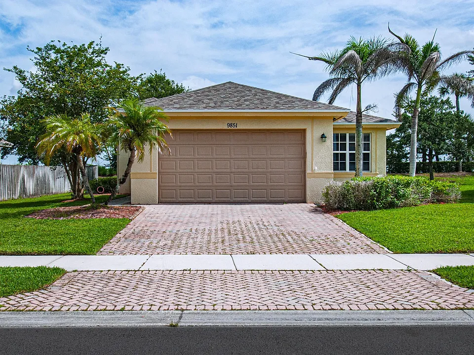 9851 E Verona Cir