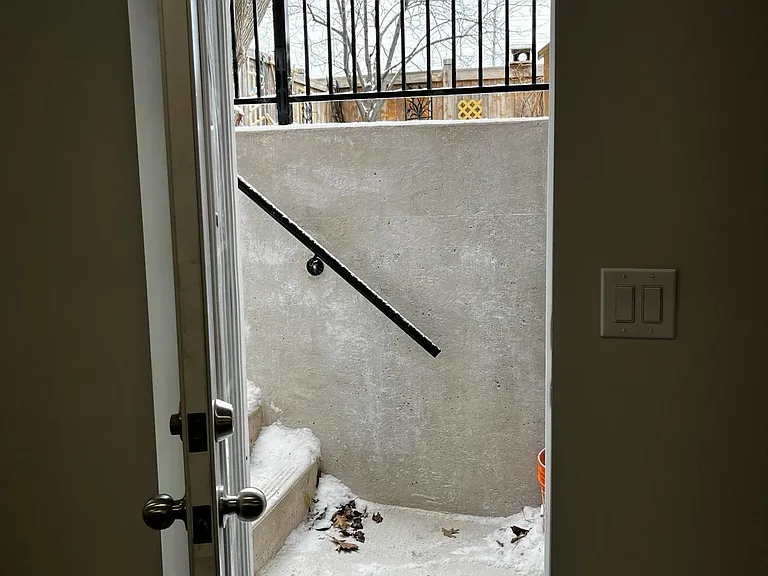 309 Alexander Cres NE — Photo 1