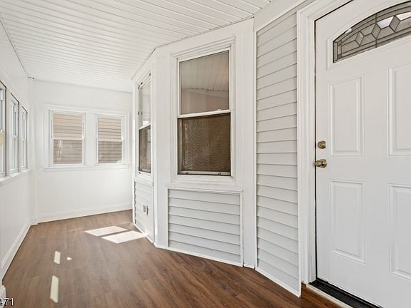 3rd image of 485 Stuyvesant Ave