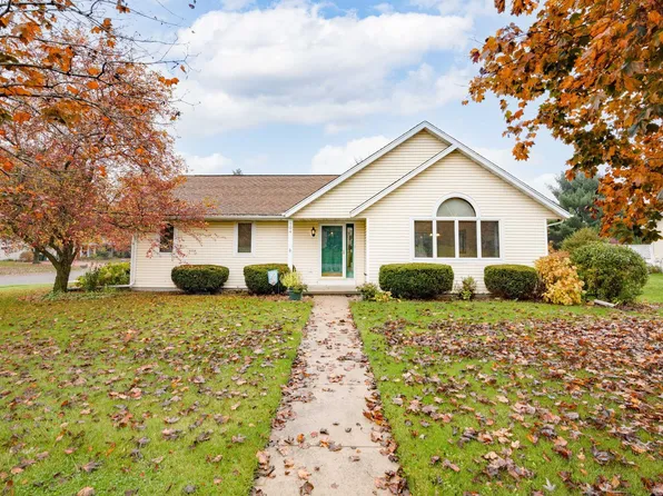 104 W Meadows Dr, Edgerton, WI 53534