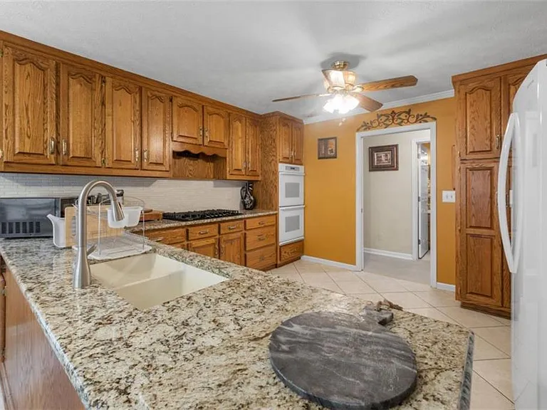 1061 N Highway 92 — Photo 36