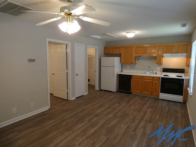 736 Greenland Dr — Photo 5