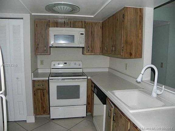 4th image of 1040 NW 80th Ave APT 205