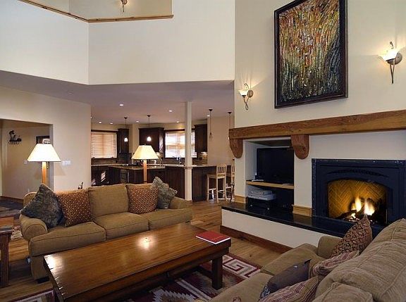 4th image of 375 Skyland Dr