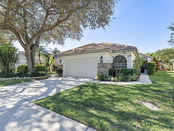 2nd image of 380 Sherwood Forest Drive