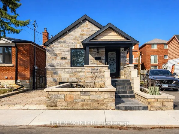 2 Birch Tree Cres, Toronto, ON M6M 2K8