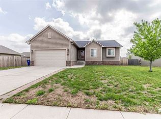 927 Dakota Ln, Junction City, KS 66441